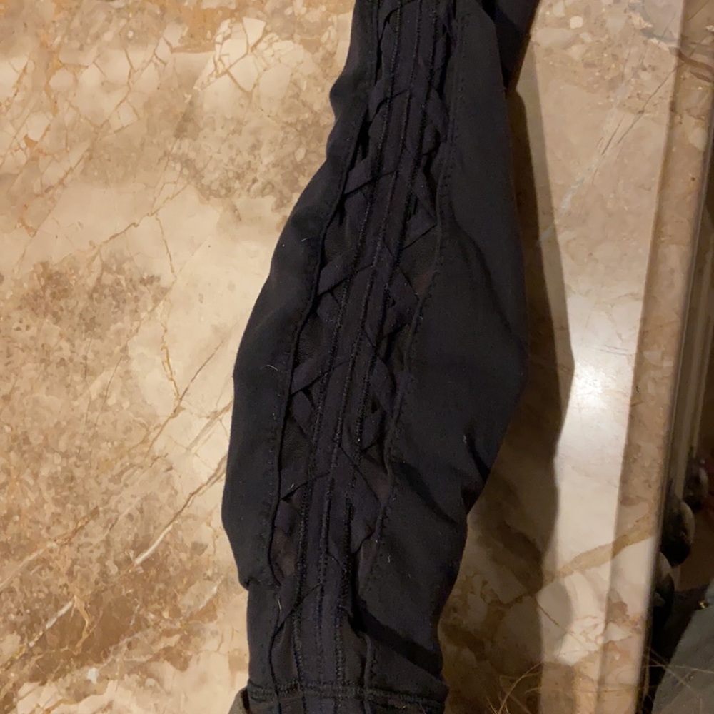 Black Lululemon leggings. Size 8 - Picture 4 of 4